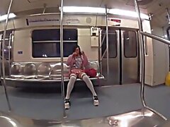 Me vio exhibiendome en el metro con putifalda asi que m