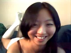 Babe On The Webcam Shows That Asian Tight Pussy